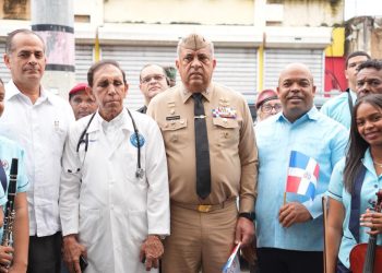 Director de Migración respalda acto patriótico de la Clínica Cruz Jiminián en Cristo Rey para honrar valores patrios