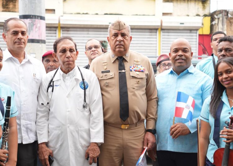Director de Migración respalda acto patriótico de la Clínica Cruz Jiminián en Cristo Rey para honrar valores patrios