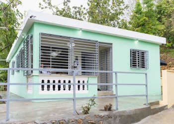 Banco Popular y FACCI entregan vivienda a familia de joven paciente oncológico en Yaguate