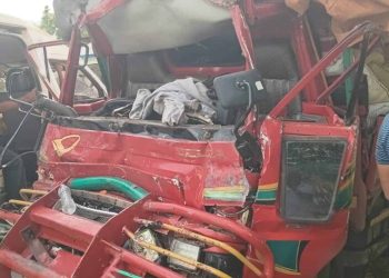 Choque entre camión y dos vehículos deja un herido en carretera Sánchez–Samaná