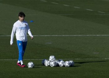 Raúl Asencio se suma a las bajas del Real Madrid por molestias musculares