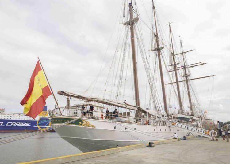 Buque español Sebastián de Elcano llega al puerto de Santo Domingo en RD