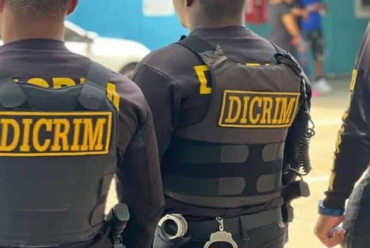 Muere presunto delincuente tras enfrentamiento con agentes del DICRIM en Salcedo