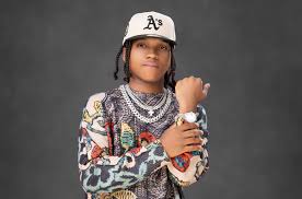 Lomiiel asegura que Abinader le cambió la vida: “Le agradezco a Abinader por esa computadora que me dio”