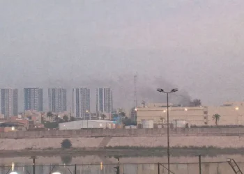 La embajada estadounidense en Bagdad recibe el impacto de un dron que provocó un incendio