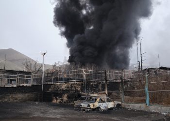 La contaminación del aire, el agua y el suelo serán daños «duraderos» de la guerra en Irán, según Observatorio
