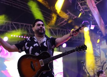 El Chaval de la Bachata se creció en el Agganis y conquistó a fanáticos con amargue y sentimiento