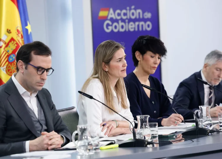 España da luz verde a la liberación de hasta 11,5 millones de barriles de petróleo