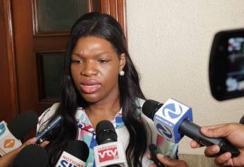 MP concluye presentación de testigos en nuevo juicio contra acusada por usurpar funciones en el área de salud