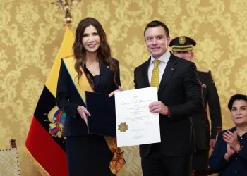 Noboa condecora en Ecuador a Kristi Noem, la exsecretaria de Seguridad Nacional de Trump