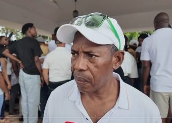 Hijo de Enerolisa Núñez agradece solidaridad de la comunidad y figuras culturales durante sepelio