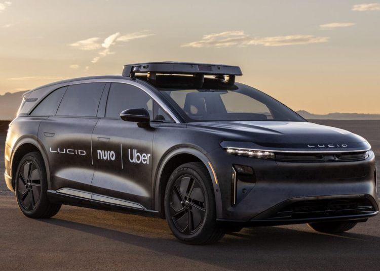 Uber y Nvidia lanzarán robotaxis con inteligencia artificial a partir de 2027