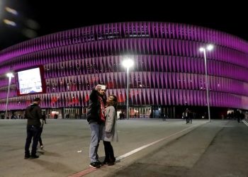 LaLiga implementará delegados de protección y “puntos violetas” en estadios contra la violencia