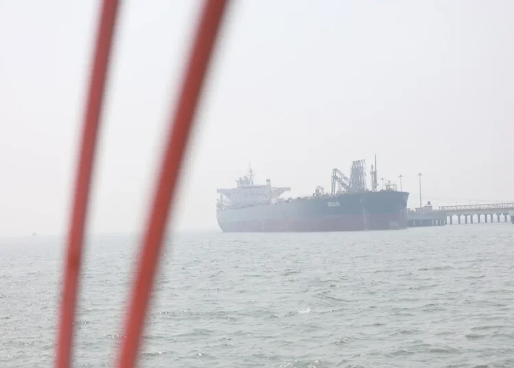 EE.UU. ataca instalaciones de misiles de Irán ubicados cerca del estrecho de Ormuz