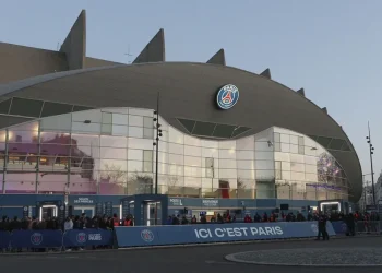 La venta del Parque de los Príncipes al París Saint-Germain, en el debate electoral de las municipales en Francia