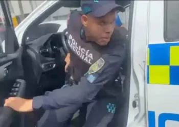 Policía Nacional suspende agente por incidente con periodistas en Santo Domingo Este