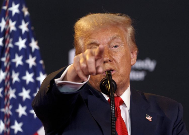 Trump nomina a diplomática Sarah Rogers para dirigir la agencia matriz de Voz de América