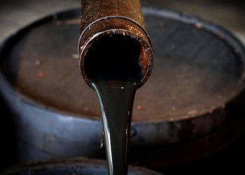 El alza del crudo amenaza con frenar los recortes de tasas en Latinoamérica