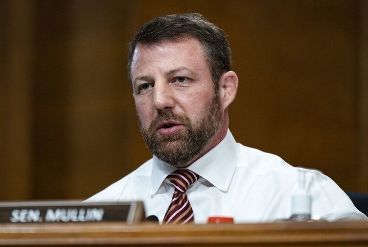 Senado confirma a Markwayne Mullin al frente de Seguridad Nacional de EE.UU.