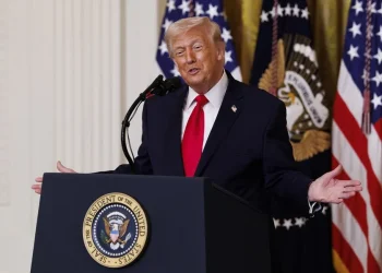 Trump advierte que tiene «munición ilimitada» para combatir a la «escoria demente» de Irán