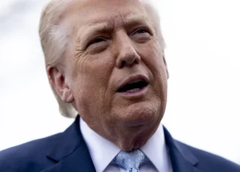 Trump dice alegrarse de la muerte del exfiscal que le investigó por la supuesta trama rusa