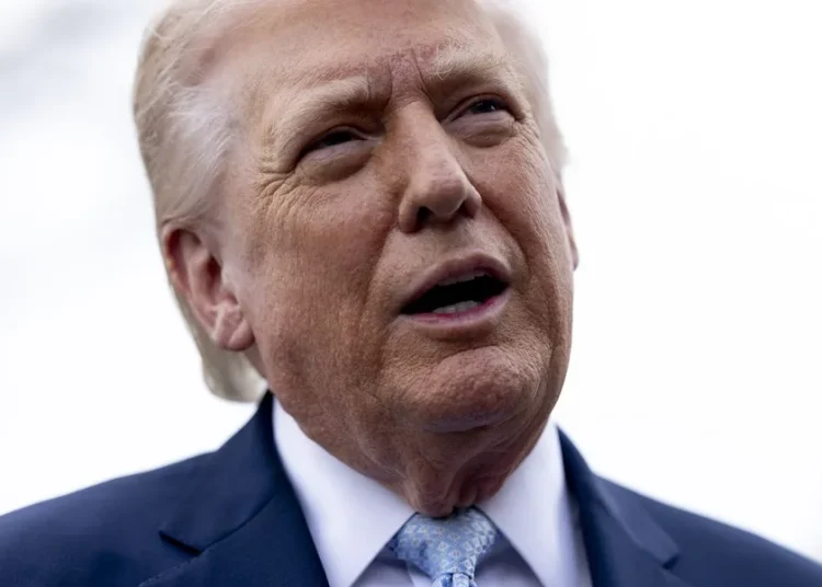 Trump dice alegrarse de la muerte del exfiscal que le investigó por la supuesta trama rusa