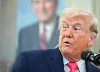 Trump dice que Irán le ha dado «un regalo muy grande» relacionado con el estrecho de Ormuz