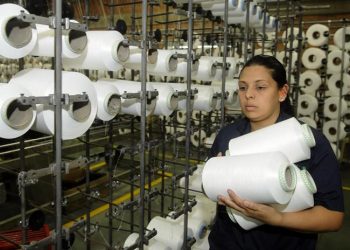 Costos de adaptación de empresas frenan ajuste a reducción de semana laboral en México