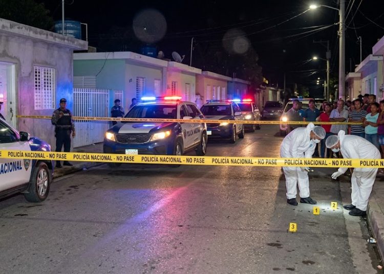 Hieren de bala a joven en tiroteo en Azua; autoridades profundizan investigación