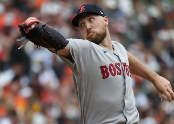 Medias Rojas colocan a Garrett Crochet en lista de lesionados por inflamación en el hombro