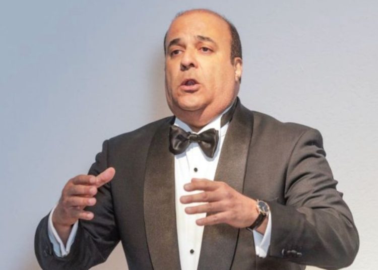 Dos Calles, Espacio Creativo, presenta el concierto operístico con el tenor Enrique Pina