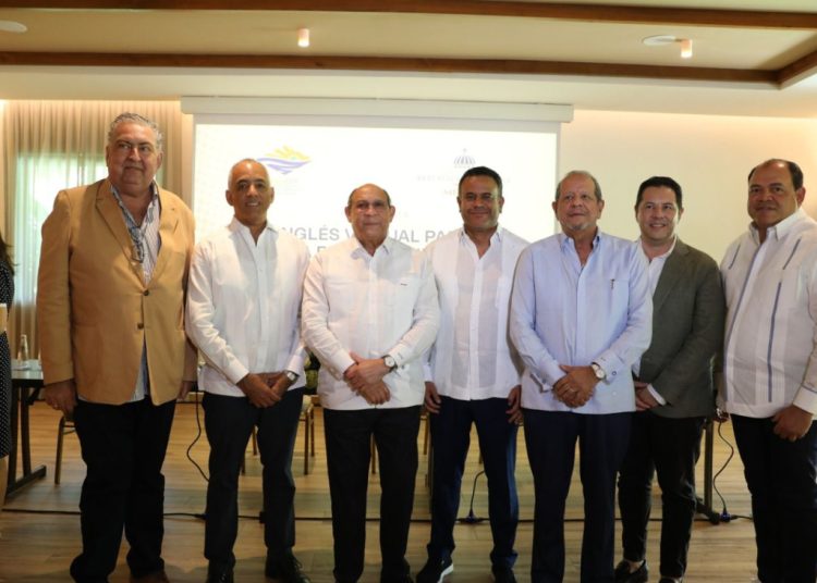 Mescyt lanza Programa de Inglés Virtual para la Empleabilidad con 5,000 becas para el sector turístico de la región