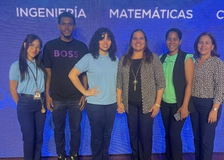 Tres estudiantes de Azua son reconocidos a nivel nacional en Premio al Mérito Estudiantil STEMP