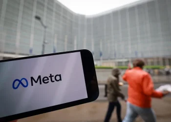 Bruselas pide a Meta que permita el uso de servicios de inteligencia artificial alternativos en WhatsApp