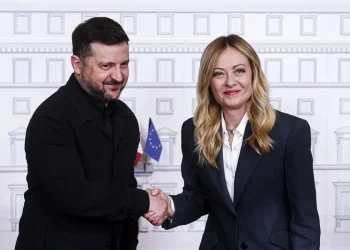 Zelenski reclama ante Meloni más defensa antiaérea y los fondos europeos vetados por Orbán