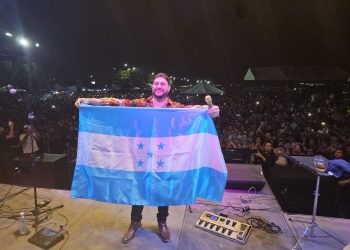 Puerto Cortés, Honduras, se rinde ante El Chaval de la Bachata