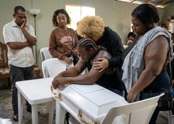 Desgarradora despedida: Velan restos de niña que murió tras colapso de pared por lluvias