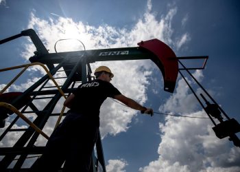 El brent sube el 1 %, por encima de los 95 dólares, pendiente de negociaciones entre EE. UU. e Irán