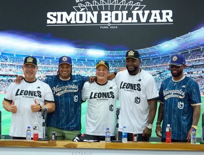 Miembros del Pabellón de la Serie del Caribe engalanan el estreno de la Liga Monumental