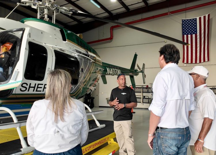 Departamento Aeroportuario realiza visita técnica a unidad aérea policial en Orlando