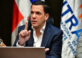 MP presenta chats de Hugo Beras y Jochi Gómez que evidenciarían control externo en licitaciones del Intrant