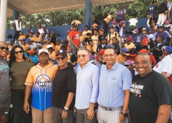Fundación Rincón impulsa el béisbol juvenil en Las Galeras con clínica encabezada por Rafael Landestoy