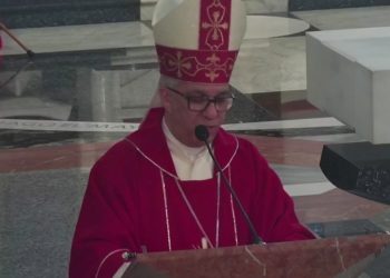 Arzobispo de Santiago denuncia corrupción y violencia durante Sermón de las Siete Palabras