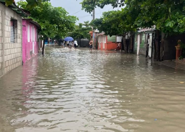 Inundaciones afectan comunidades de Nagua tras intensas lluvias