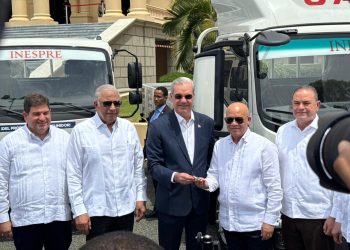 Gobierno entrega 25 vehículos al INESPRE para fortalecer distribución de alimentos a precios justos