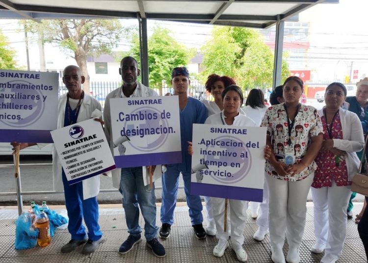 Enfermeras mantienen paro de 24 horas por incumplimiento de acuerdos laborales