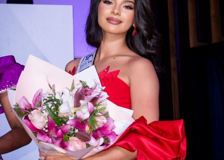 Marina Mateo Courdil gana el título Universal Teen Petite RD 2026