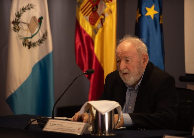 Muere en Madrid a los 86 años el periodista español Diego Carcedo