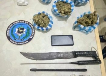 Autoridades ocupan drogas, armas blancas y otros objetos durante allanamiento en Espaillat