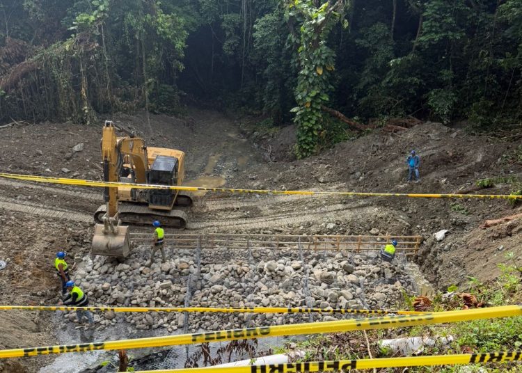 Obras Públicas interviene derrumbe en calle La Isabel de Pedro Brand tras intensas lluvias